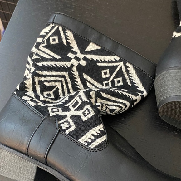 Qupid Black and White Patterned Ankle Booties - Picture 2 of 4